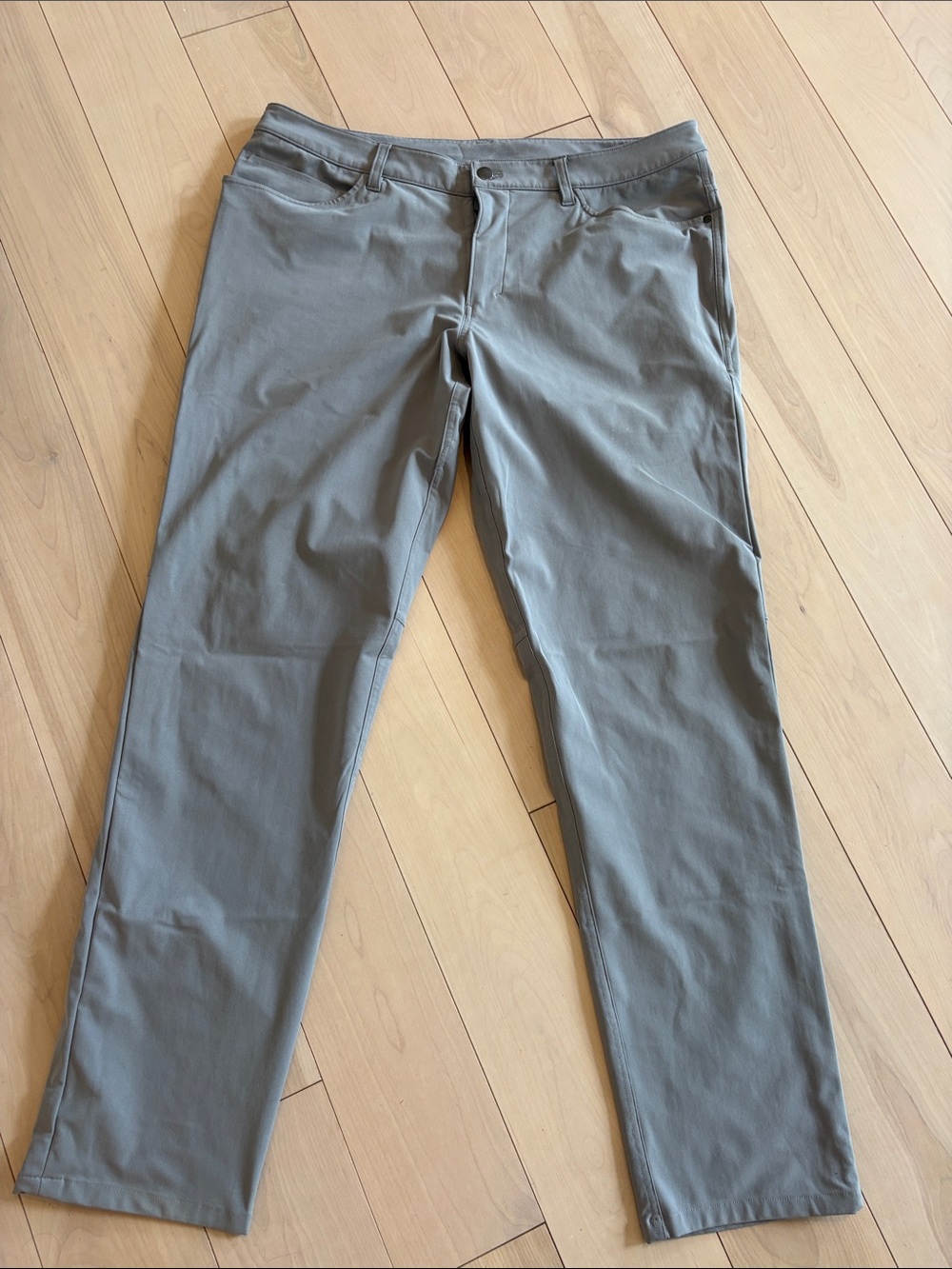 lululemon athletica Men's Straight leg ABC in Gray
